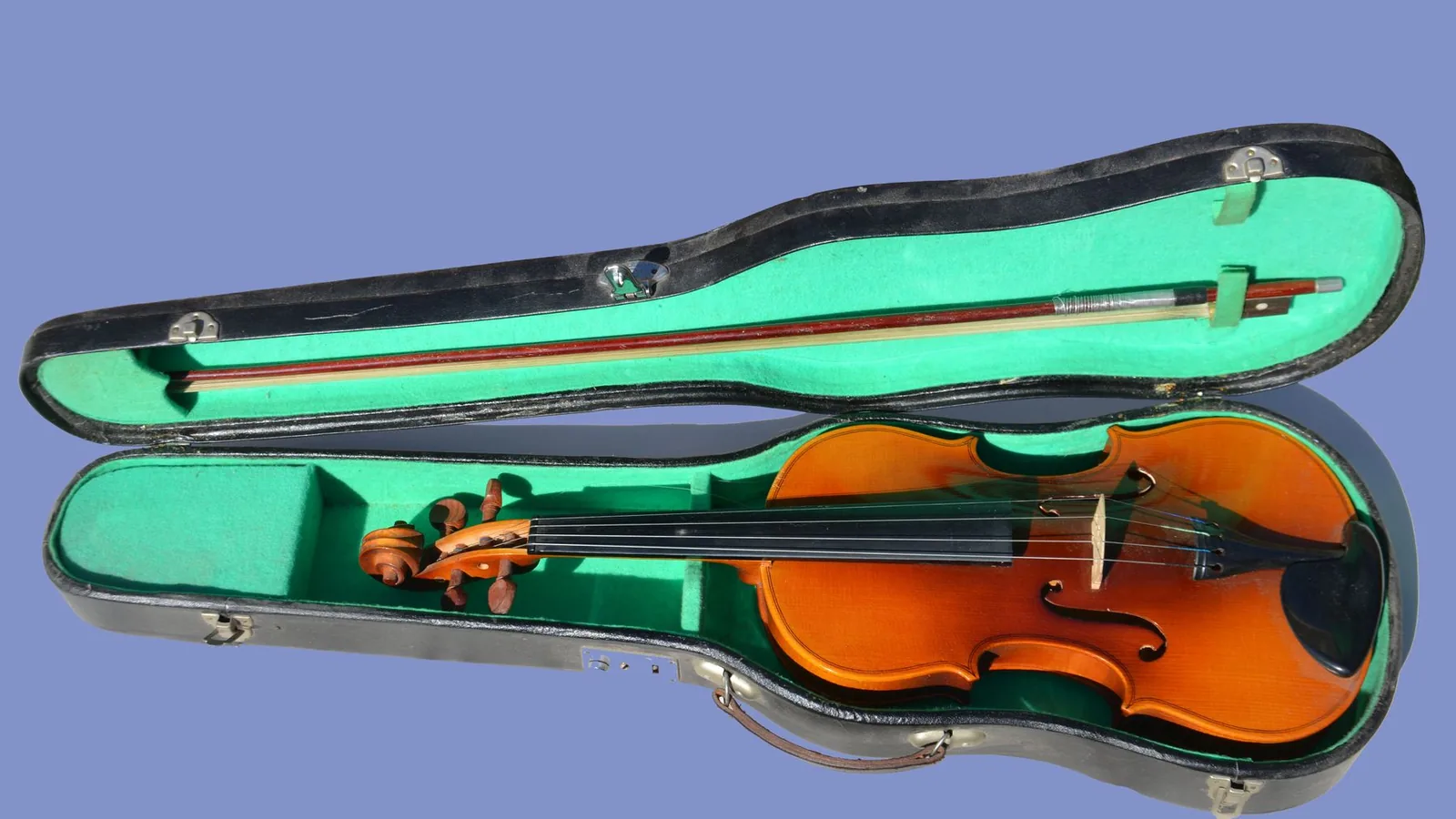 A violin in its case
